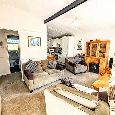 2-Bed Bungalow Retreat, Welcombe Exterior photo